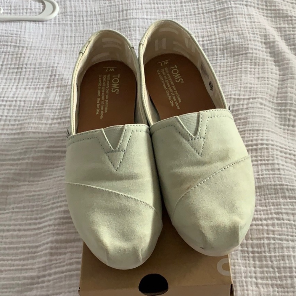 Toms Size 7